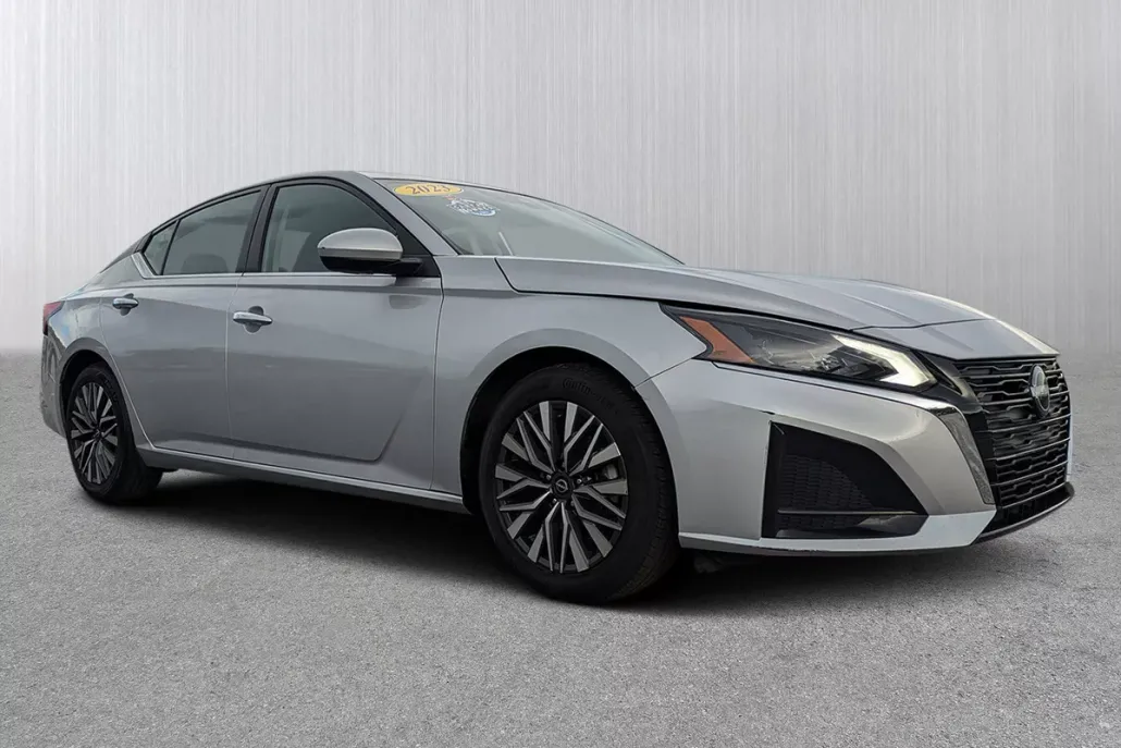 2023 Nissan Altima 2.5 SV photo 1
