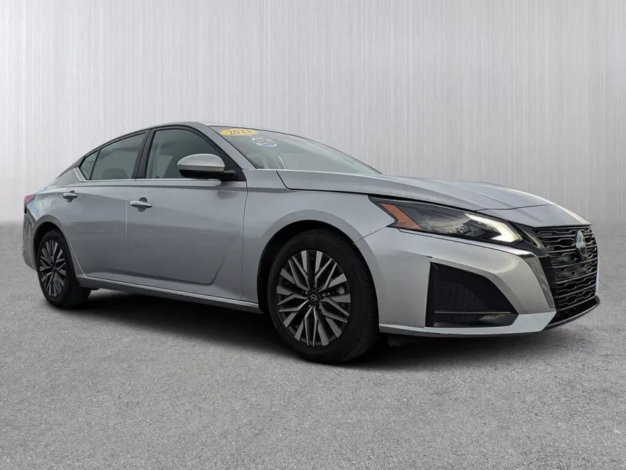 2023 Nissan Altima 2.5 SV photo 1