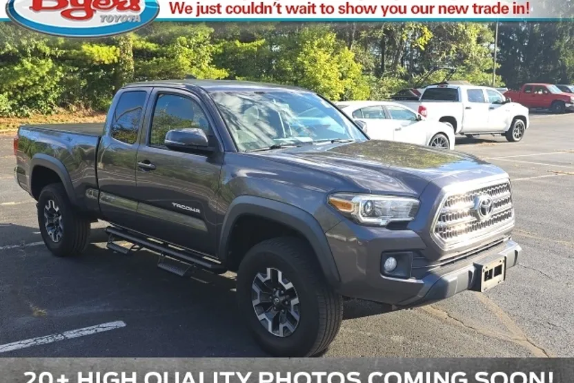 2017 Toyota Tacoma TRD Off-Road 4x4 Access Cab photo 1