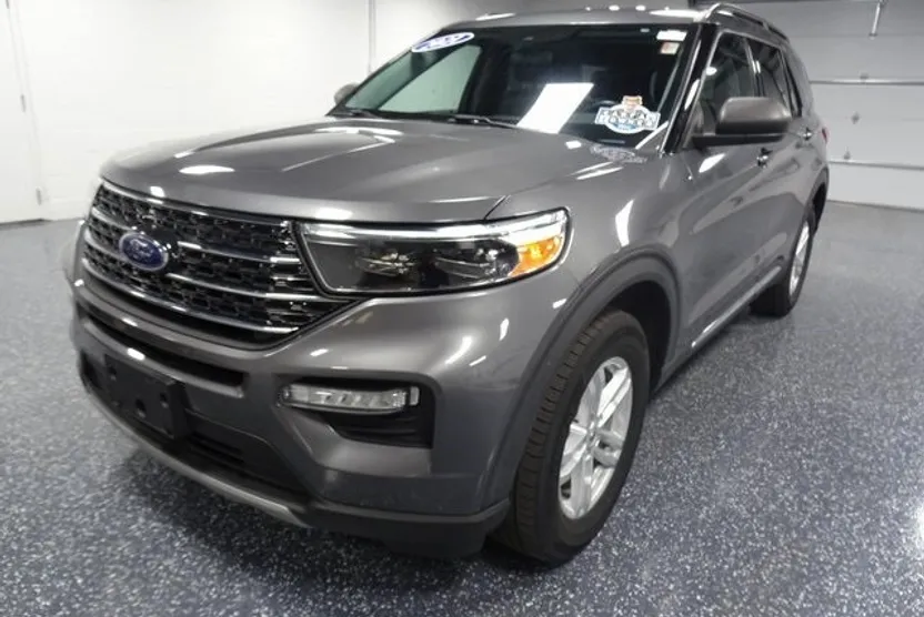 2021 Ford Explorer XLT photo 1
