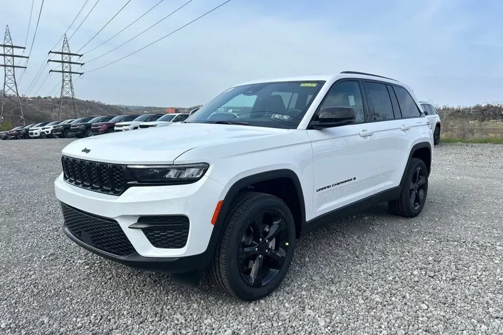2025 Jeep Grand Cherokee Laredo photo 1