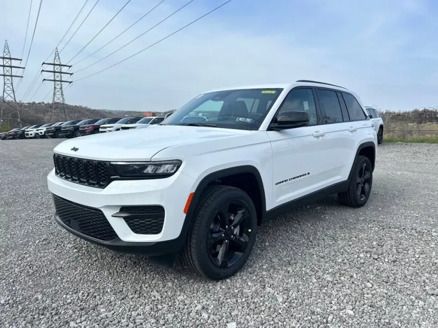 2025 Jeep Grand Cherokee Laredo photo 1