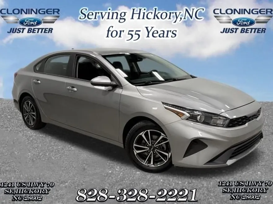 2023 Kia Forte LXS photo 1