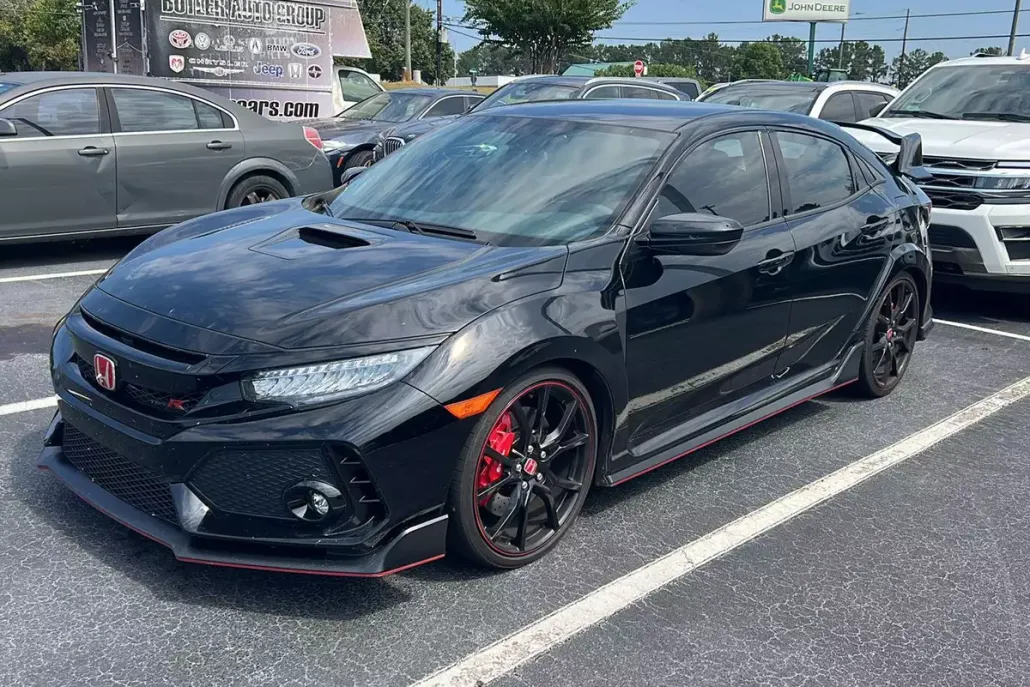 2017 Honda Civic Touring Hatchback photo 1
