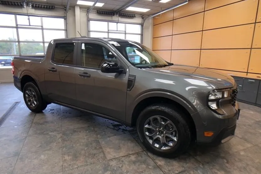 2025 Ford Maverick XLT photo 1