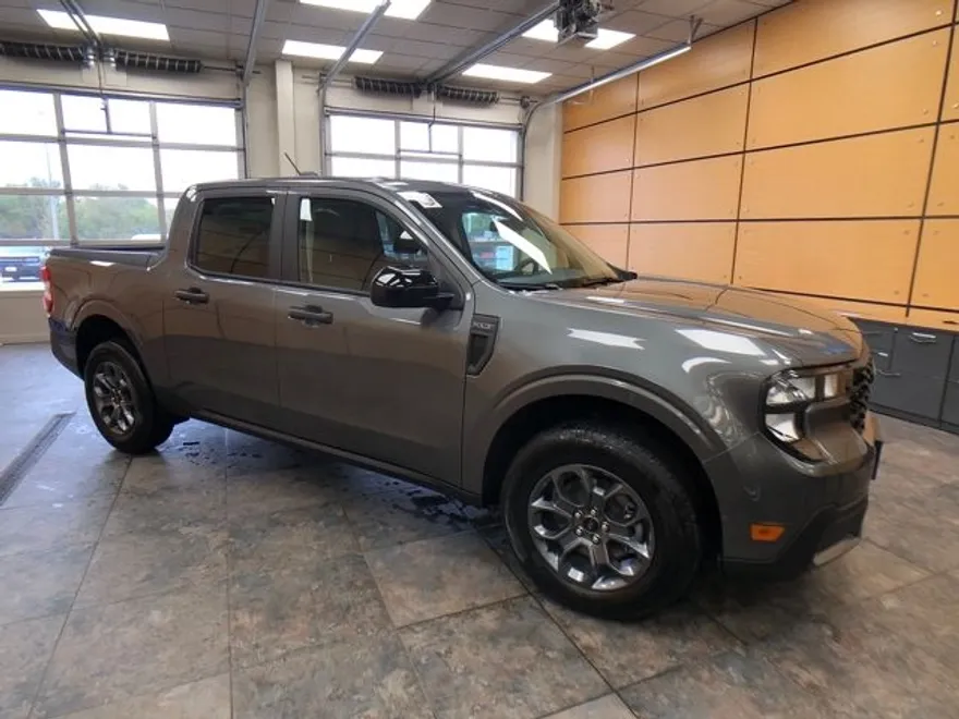 2025 Ford Maverick XLT photo 1