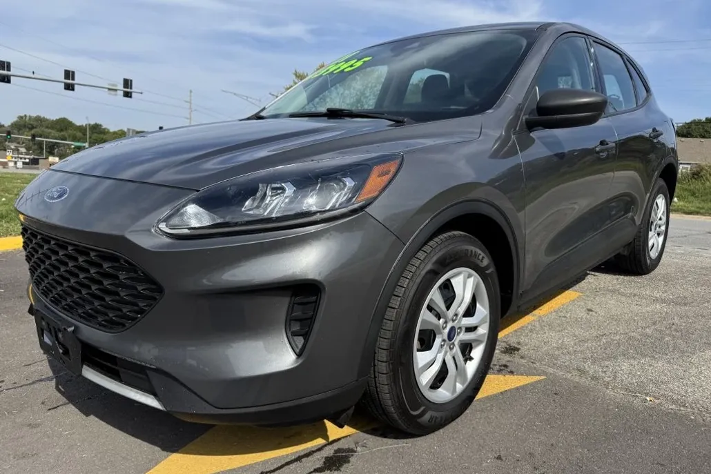 2021 Ford Escape S photo 1