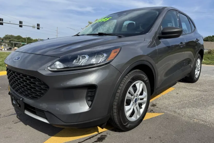 2021 Ford Escape S photo 1