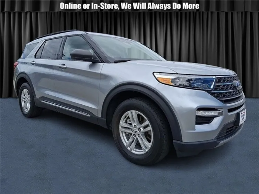 2023 Ford Explorer XLT photo 1