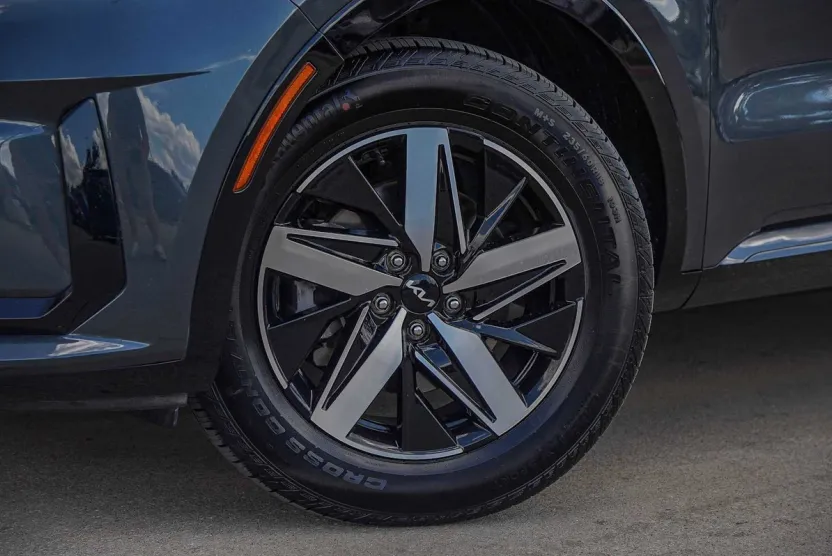 2023 Kia Sorento EX photo 1