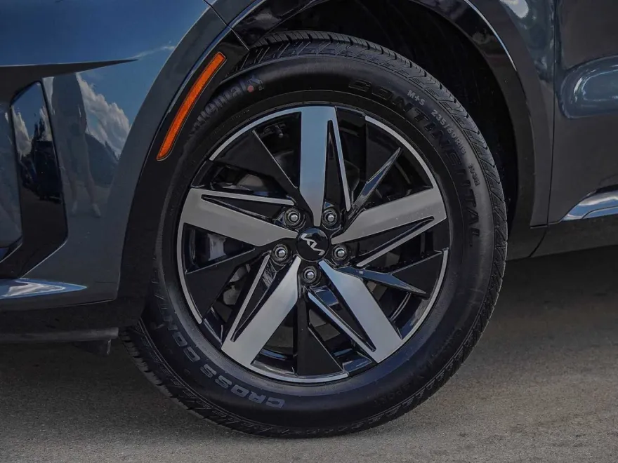 2023 Kia Sorento EX photo 1
