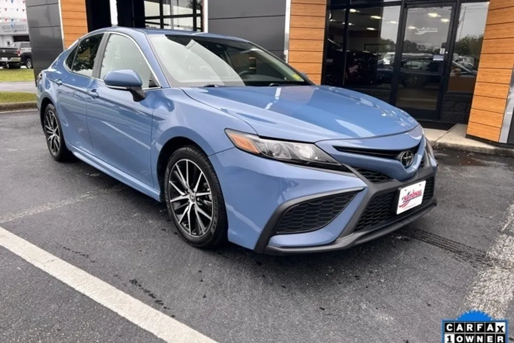 2023 Toyota Camry SE photo 1