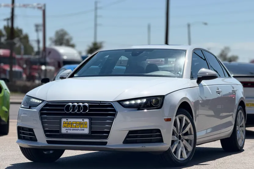 2017 Audi A4 TFSI Ultra Premium photo 1