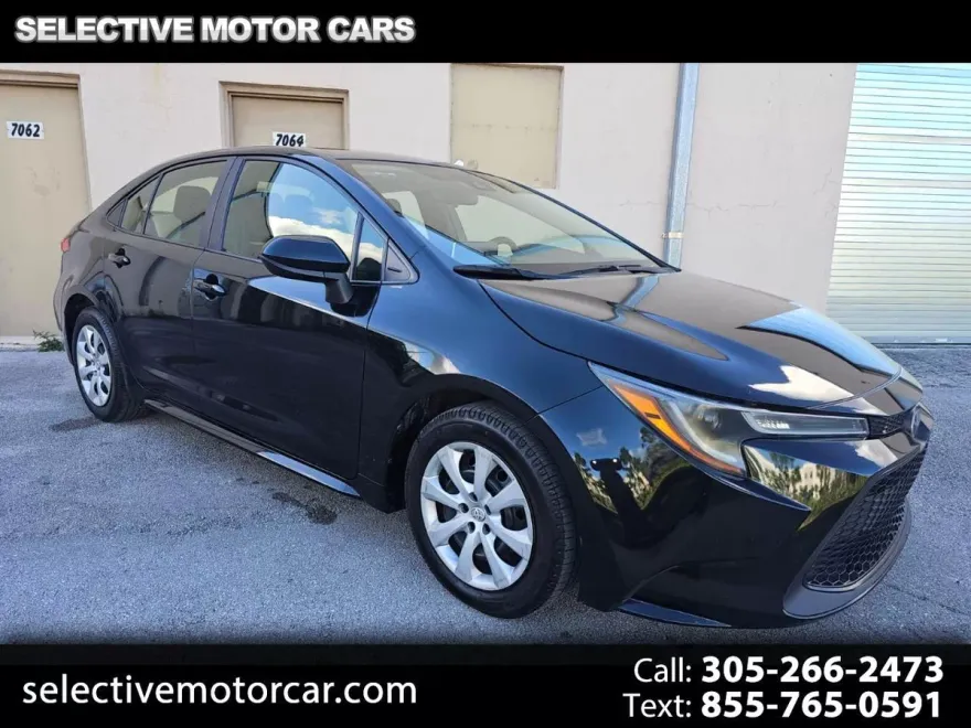 2021 Toyota Corolla LE photo 1