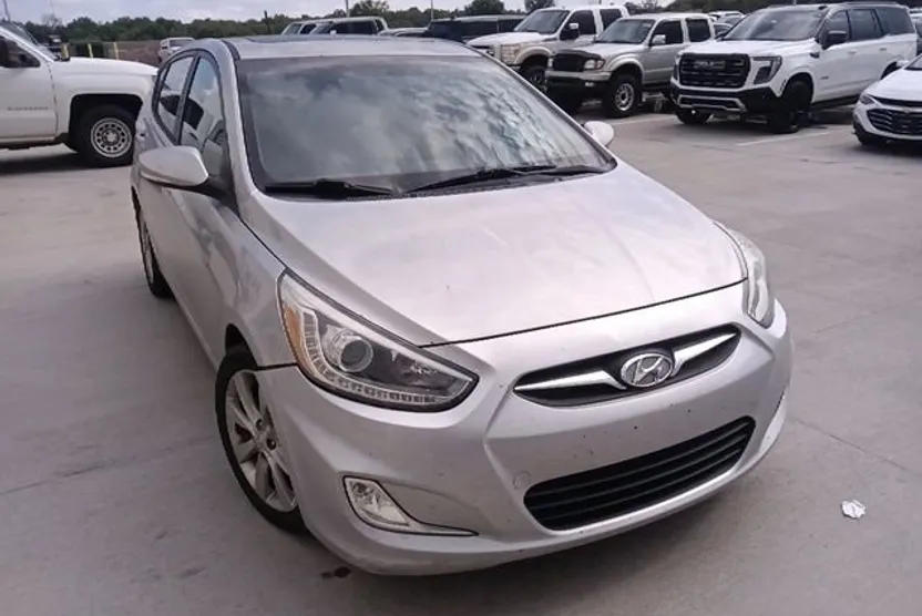 2014 Hyundai Accent SE GLS photo 1