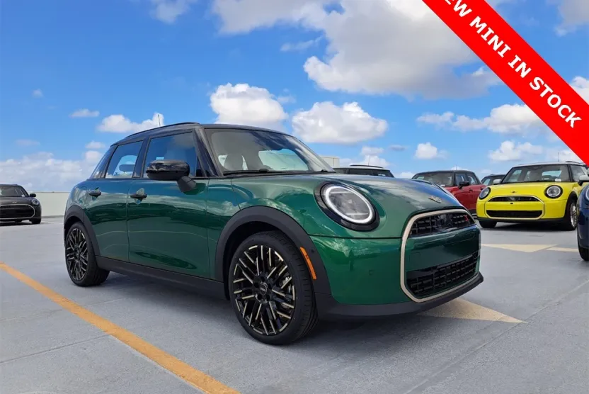 2025 Mini Cooper 4 Door Hardtop Signature photo 1