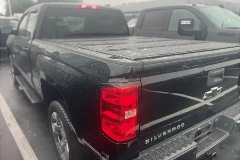 2017 Chevrolet Silverado 1500 LT photo 1