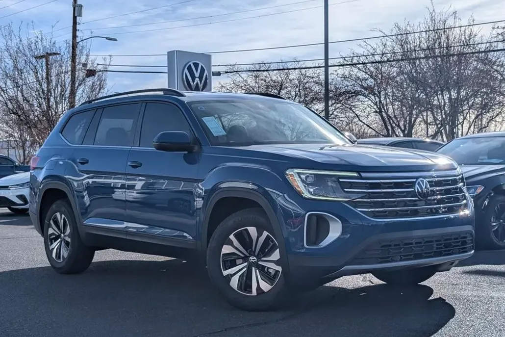 2025 Volkswagen Atlas SE photo 1