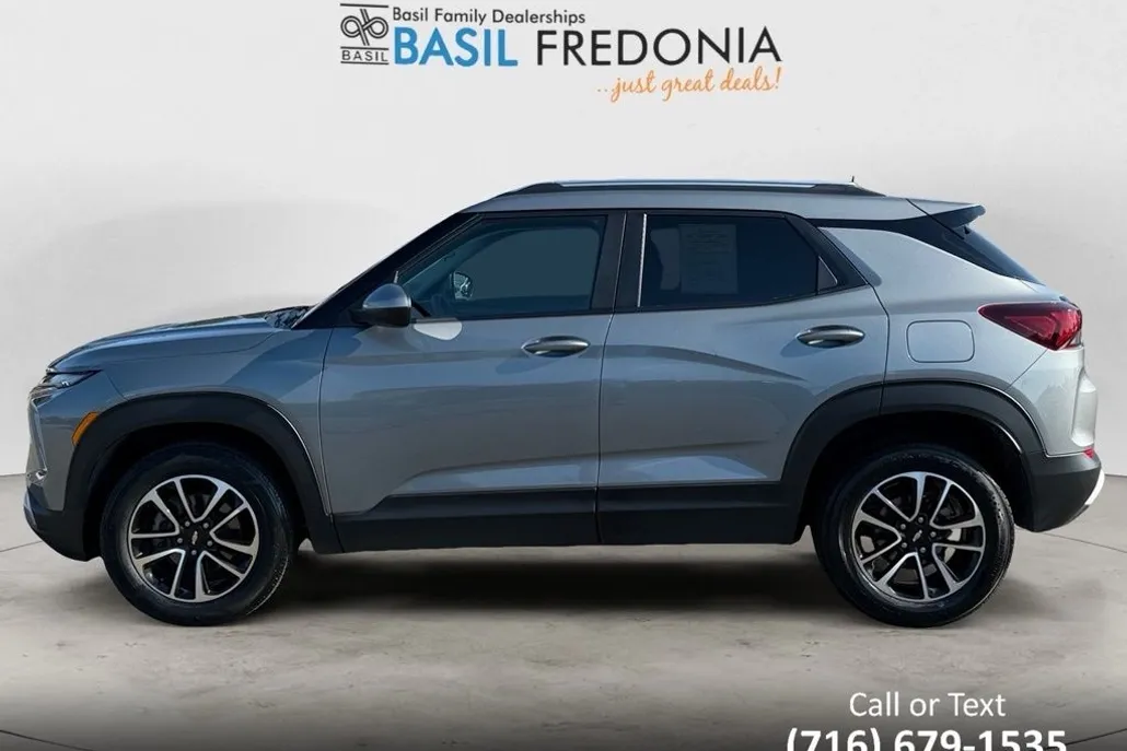 2025 Chevrolet Trailblazer LT photo 1
