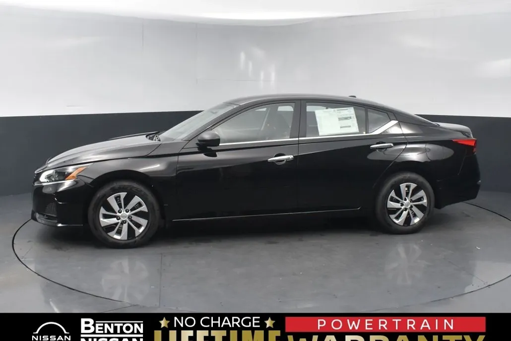 2025 Nissan Altima S photo 1