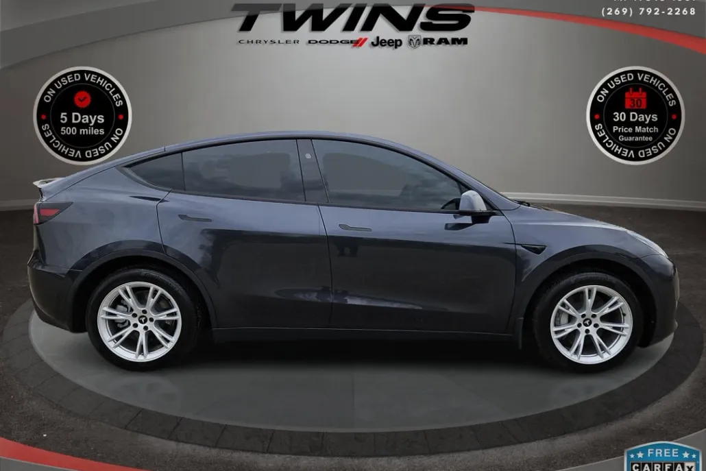 2024 Tesla Model Y photo 1