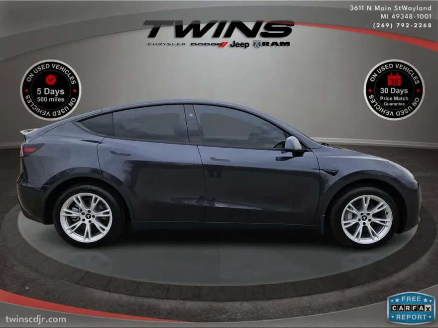 2024 Tesla Model Y photo 1