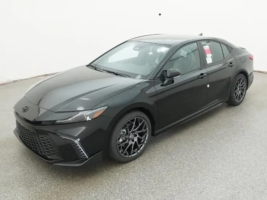 2025 Toyota Camry SE photo 1