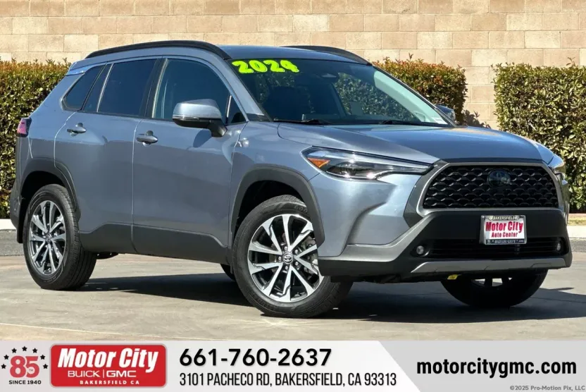 2024 Toyota Corolla Cross XLE photo 1
