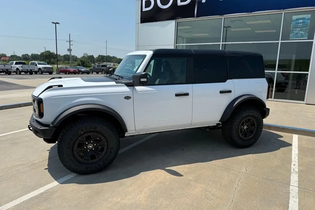 2024 Ford Bronco Outer Banks photo 1