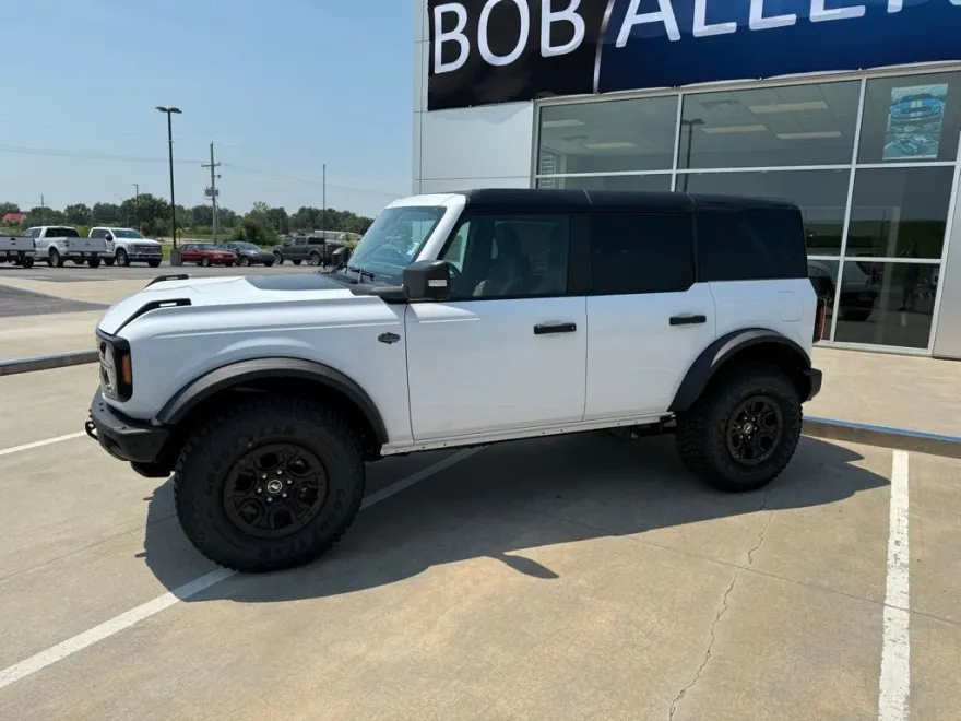 2024 Ford Bronco Outer Banks photo 1