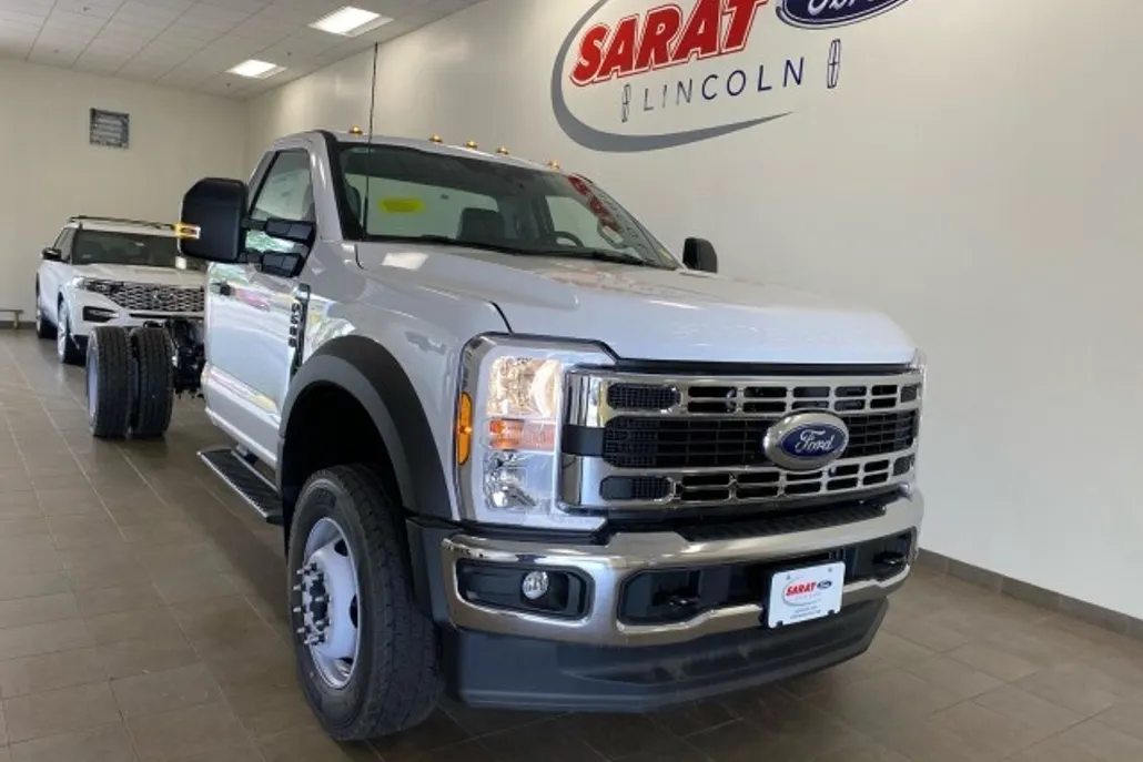 2024 Ford F-600 photo 1