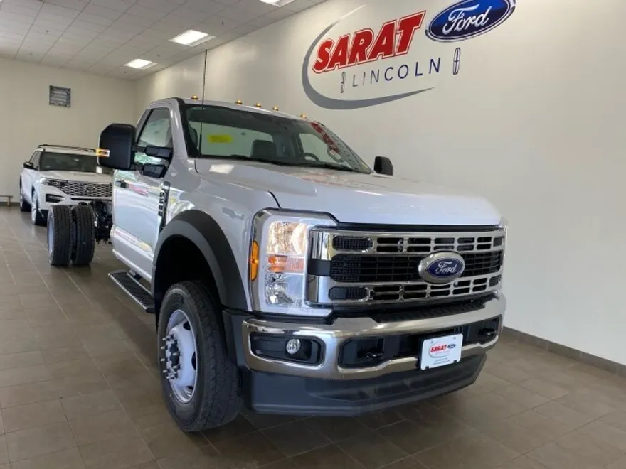 2024 Ford F-600 photo 1