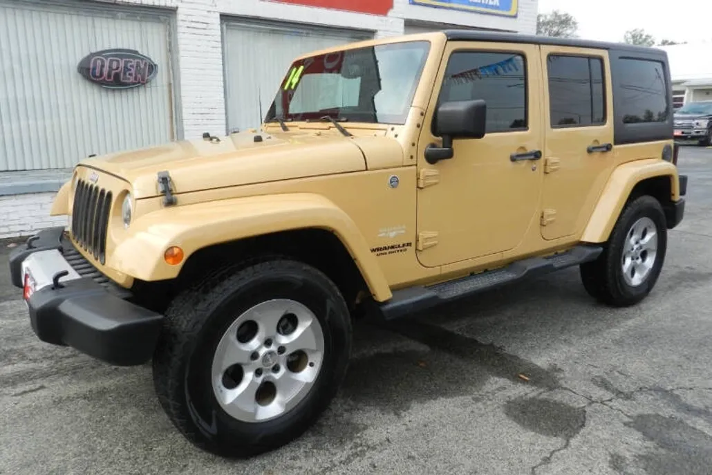 2014 Jeep Wrangler Unlimited Sahara photo 1