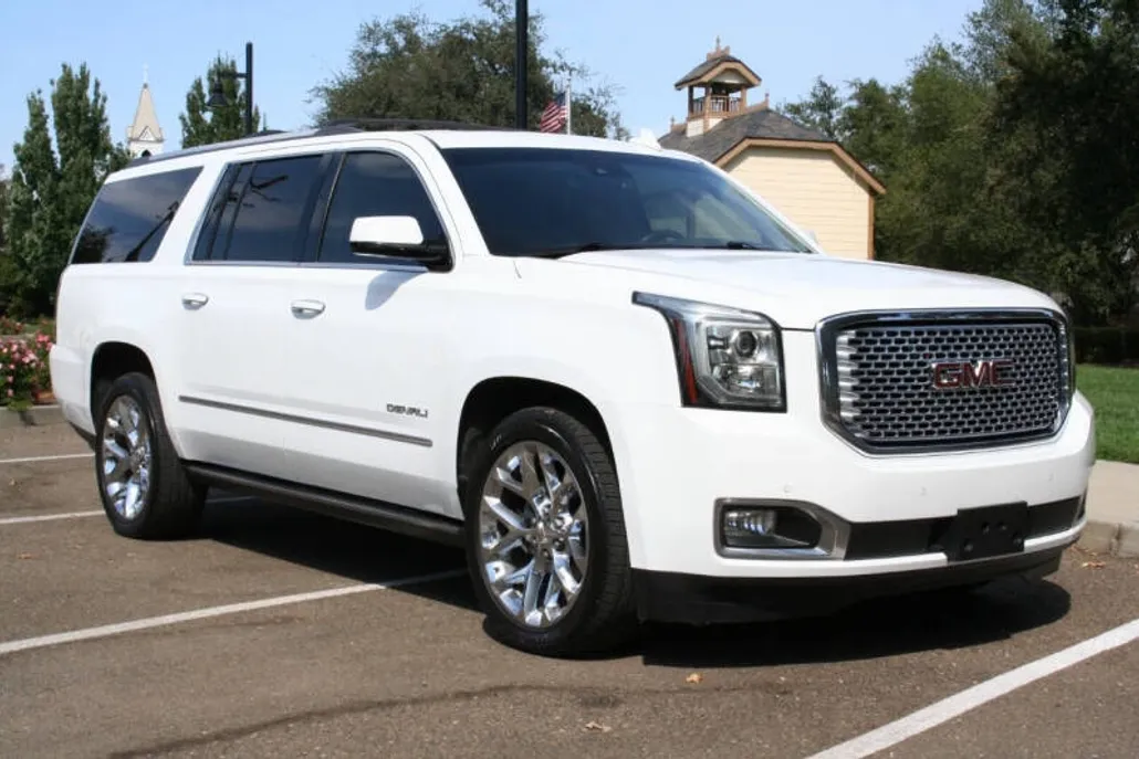 2017 Gmc Yukon XL Denali photo 1