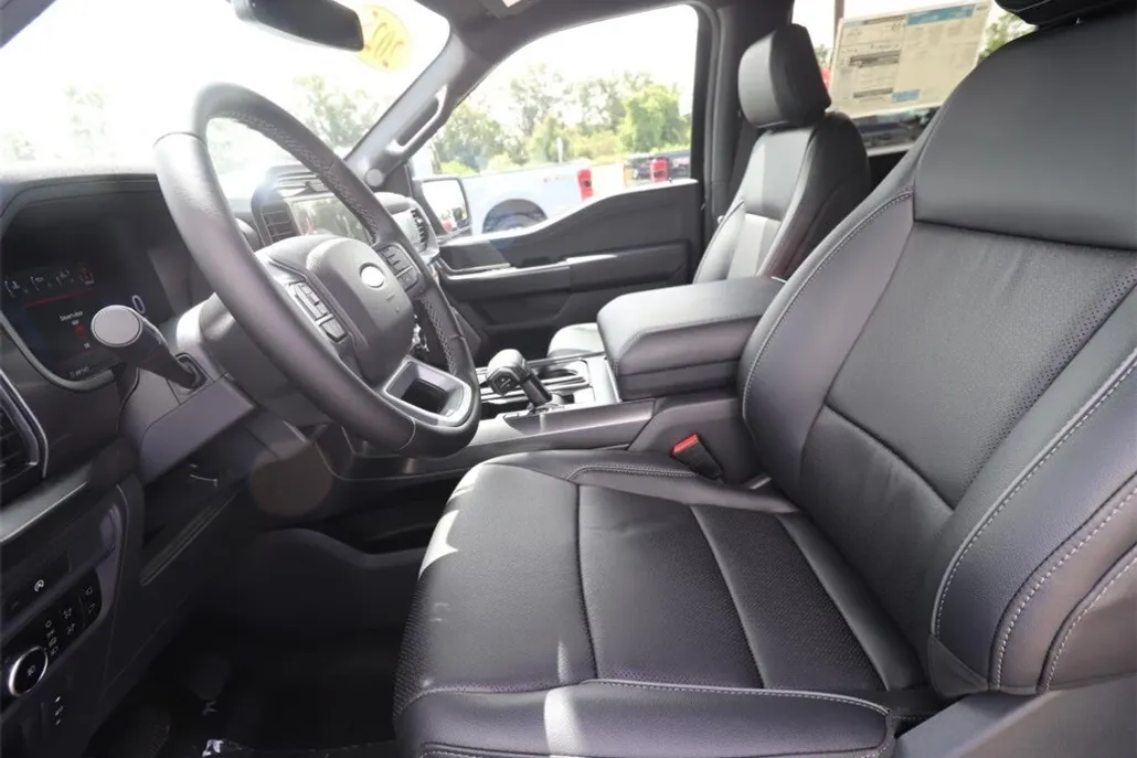 2025 Ford F-150 Lariat photo 1