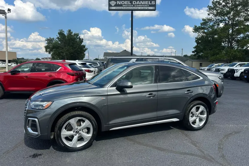 2021 Audi Q5 Sportback Prestige photo 1