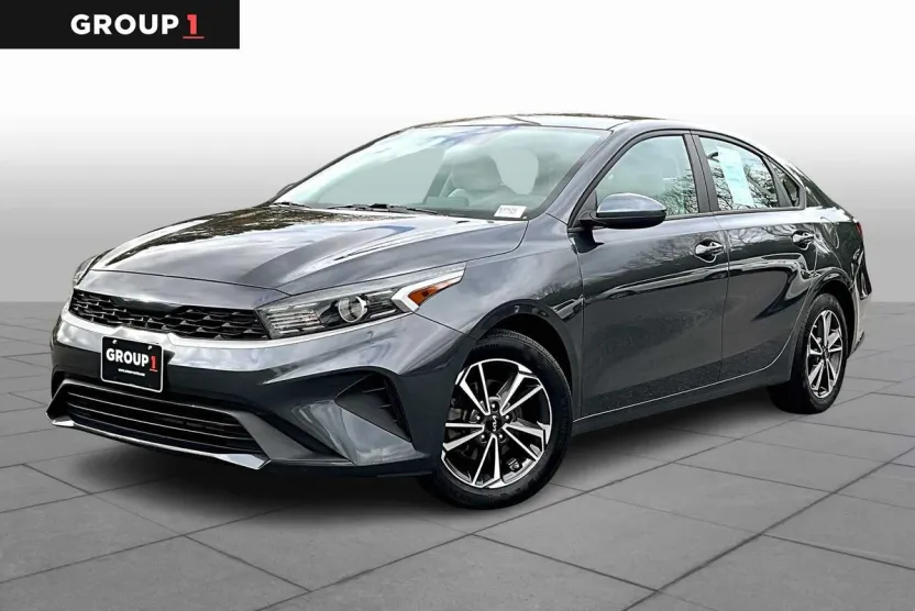 2022 Kia Forte LXS photo 1