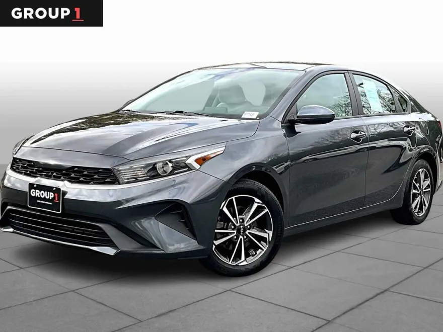 2022 Kia Forte LXS photo 1