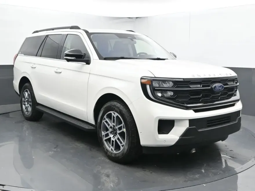 2025 Ford Expedition photo 1