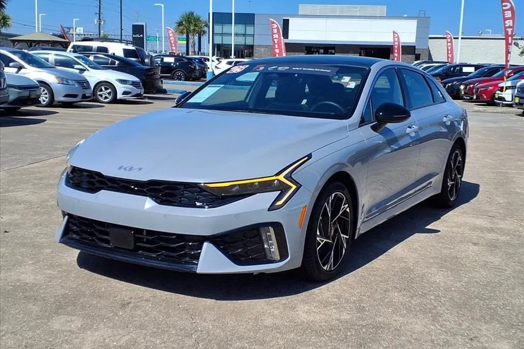 2025 Kia K5 GT-Line photo 1