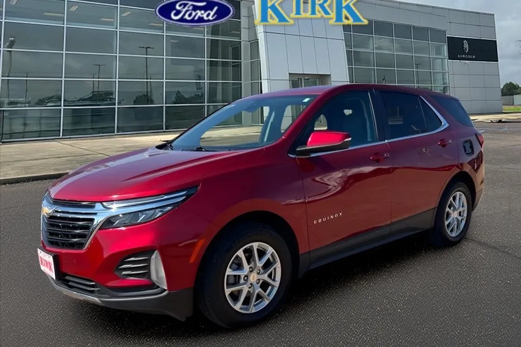 2023 Chevrolet Equinox LT photo 1