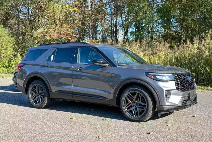 2025 Ford Explorer ST photo 1