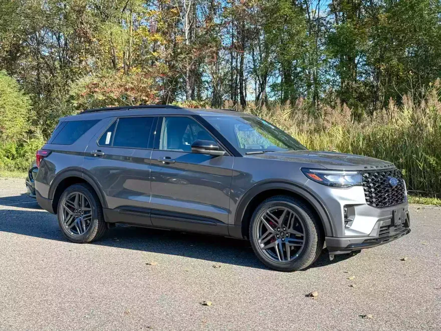 2025 Ford Explorer ST photo 1