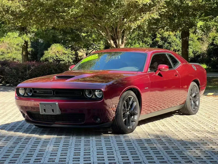 2019 Dodge Challenger R/T photo 1