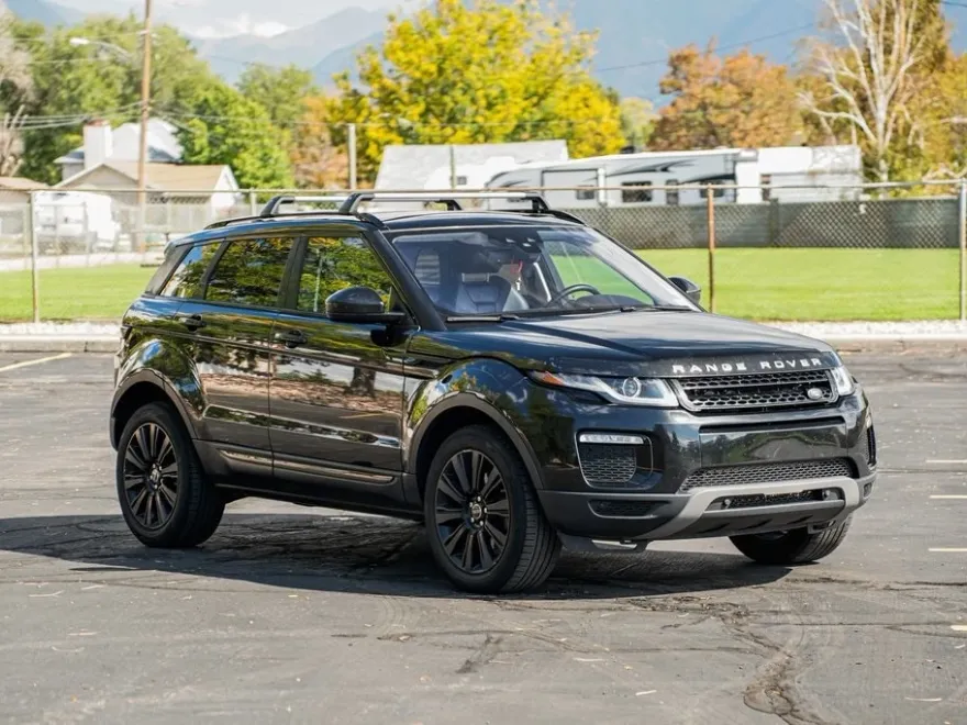 2017 Land Rover Range Rover Evoque SE photo 1