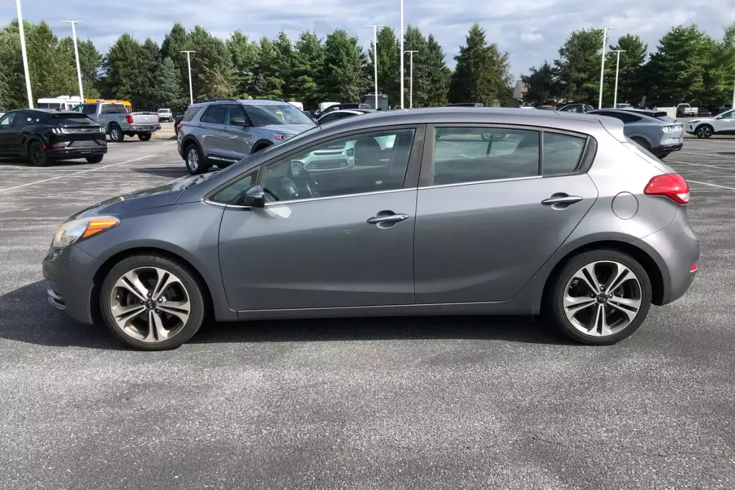 2016 Kia Forte EX photo 1