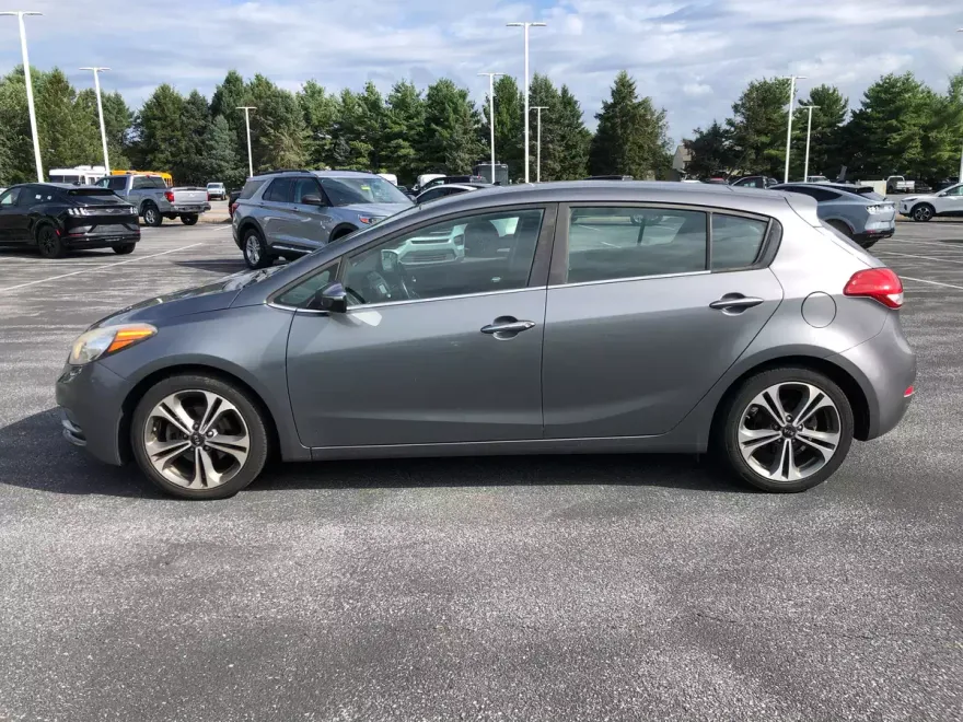 2016 Kia Forte EX photo 1