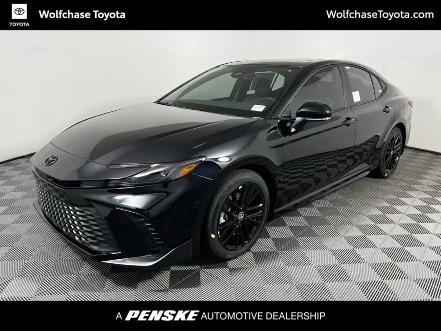 2026 Toyota Camry SE photo 1