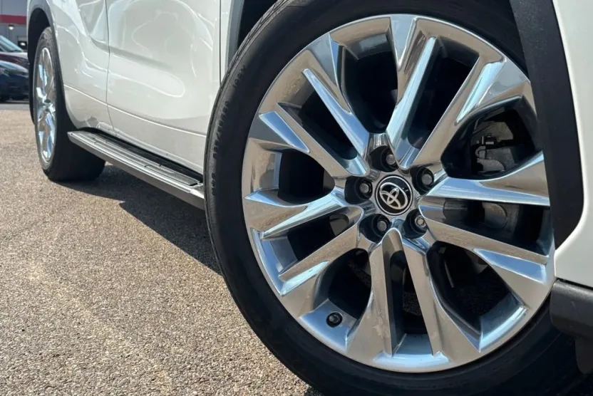 2021 Toyota Highlander Hybrid Limited photo 1