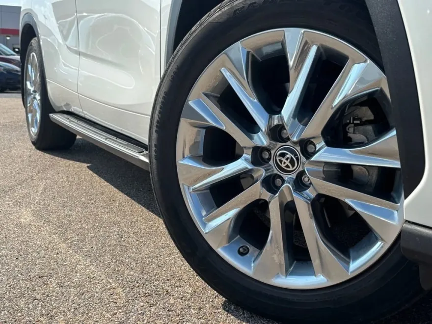 2021 Toyota Highlander Hybrid Limited photo 1